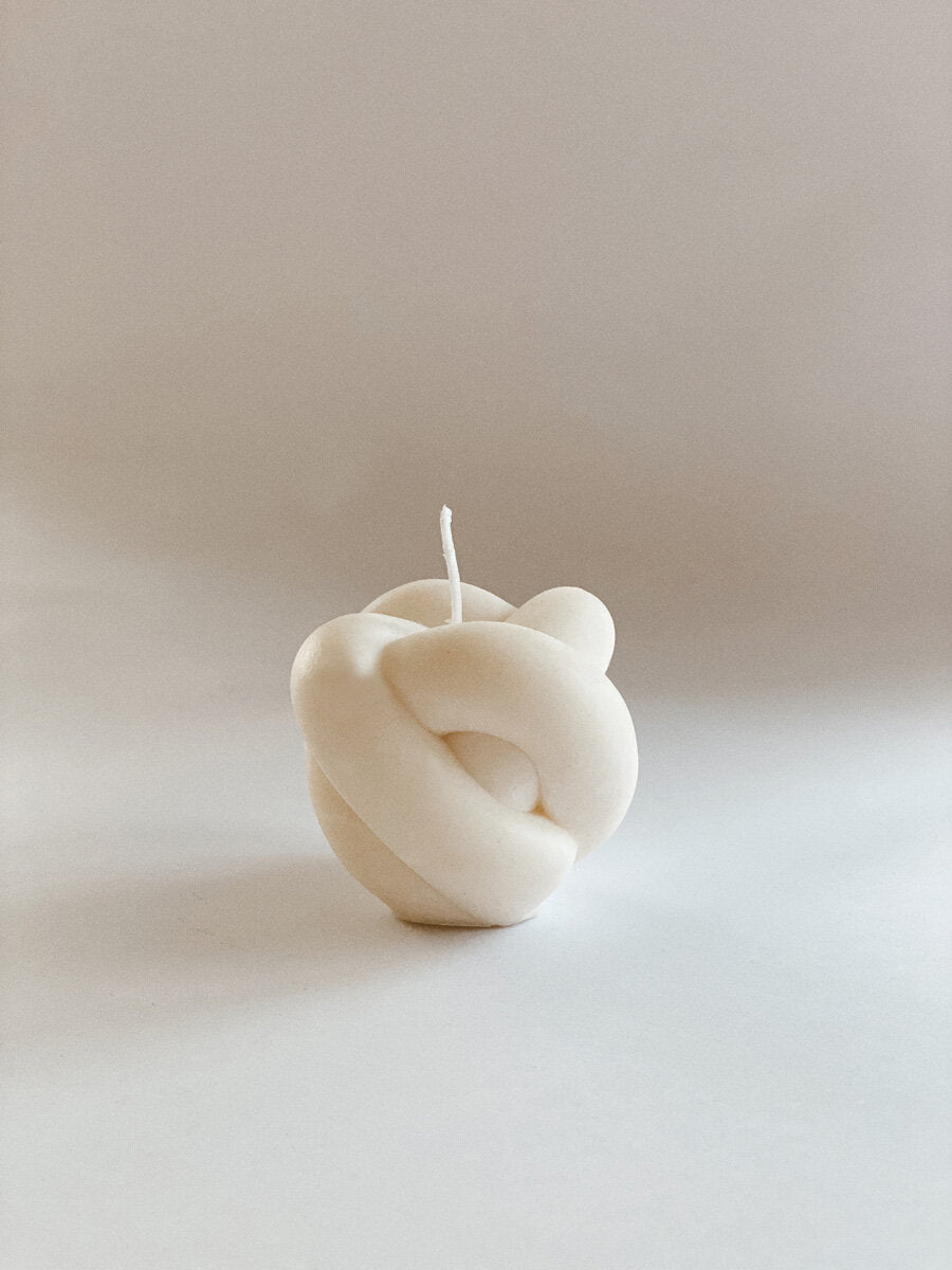 Knot Molded Candle